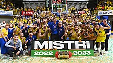 Basketbalisté Opavy se radují z mistrovského titulu. | na serveru Lidovky.cz | aktuální zprávy
