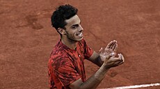 Francisco Cerúndolo oslavuje výhru ve tetím kole Roland Garros