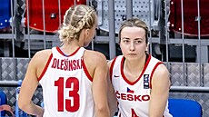 České basketbalistky Petra Holešínská (vlevo) a Gabriela Andělová