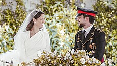Rádva Al Saifová a jordánský korunní princ Husajn ve svatební den (Ammán, 1....