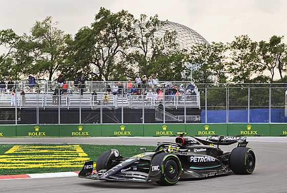 Pilot Mercedesu Lewis Hamilton bhem druhého tréninku na Velkou cenu Kanady.