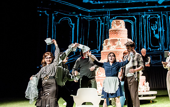Scéna z inscenace Mozartovy opery Figarova svatba v praském Stavovském divadle