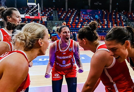 �eské basketbalistky slaví postup k do �tvrtfinále mistrovství Evropy.