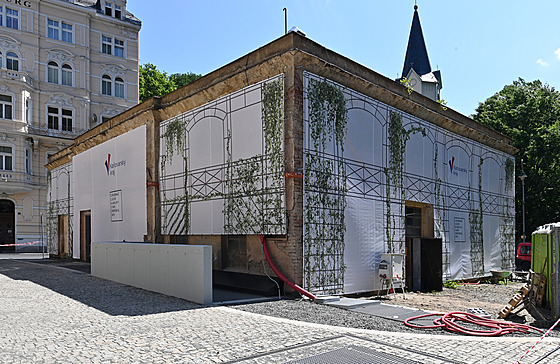 Ra�elinový pavilon u Císa�ských lázní p�ekryla do doby, ne� se poda�í sehnat...