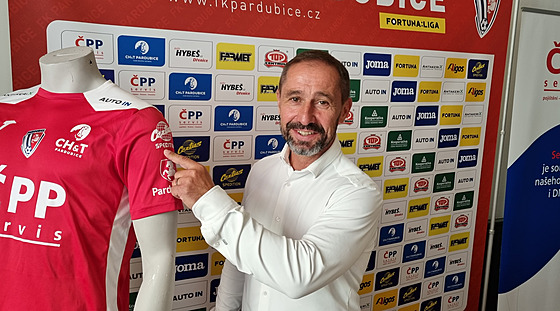 Sportovní editel FK Pardubice Vít Zavel na tiskové konferenci ped sezonou...