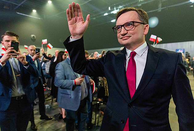 Polští agenti vpadli k exministru spravedlnosti. Podívaná pro bandity, zuří
