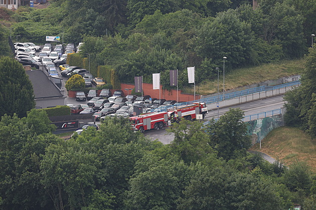 V Suchdole hořela střelnice, kouř bylo vidět z dalších částí Prahy i středních Čech