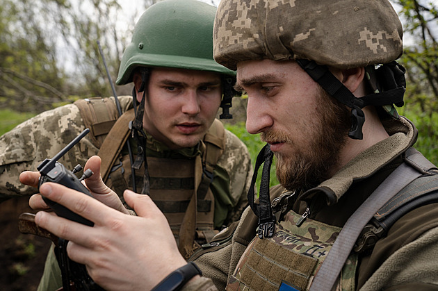 Vrávoral jako zombie. Ukrajinský dron ušetřil Rusa a navedl ho do zajetí