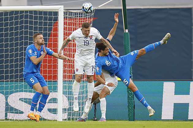 Slovensko v kvalifikaci zvítězilo na Islandu, tři body berou Skotsko i Portugalsko