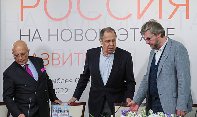 Hoďme atomovku na Poznaň, odvetu nerisknou, říká doyen ruské diplomacie