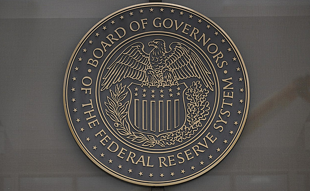 Úrokové sazby zatím beze změny, rozhodl Fed. Do konce roku se ale zvýší