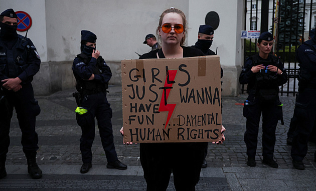 Nezabíjejte nás. V Polsku opět vypukly protesty za právo žen na potrat