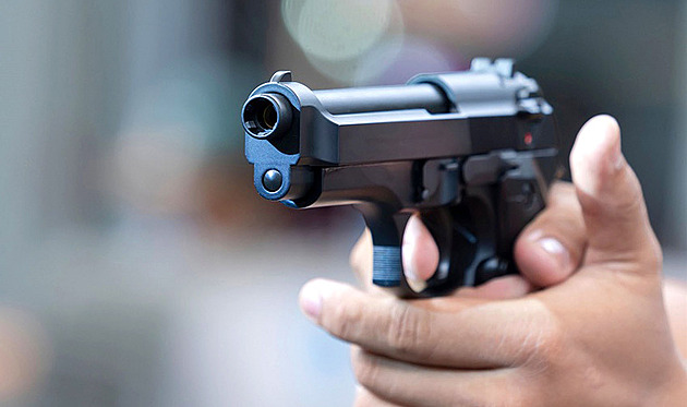 Učitel v Roudnici měl studentům vyhrožovat pistolí, incident šetří policie