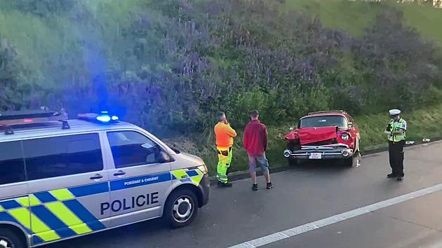 Nehoda osmi vozidel ochromila D1 ve směru na Brno. Průjezdná je levým pruhem