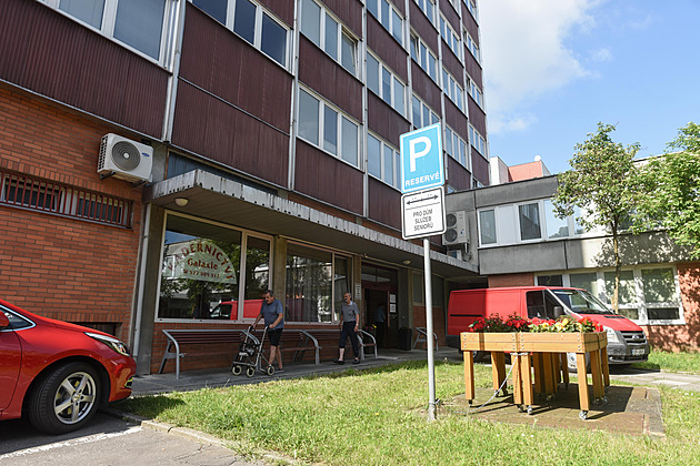 Zlínský domov může pokračovat. Stěhování by mohlo seniory ohrozit, řekl soud