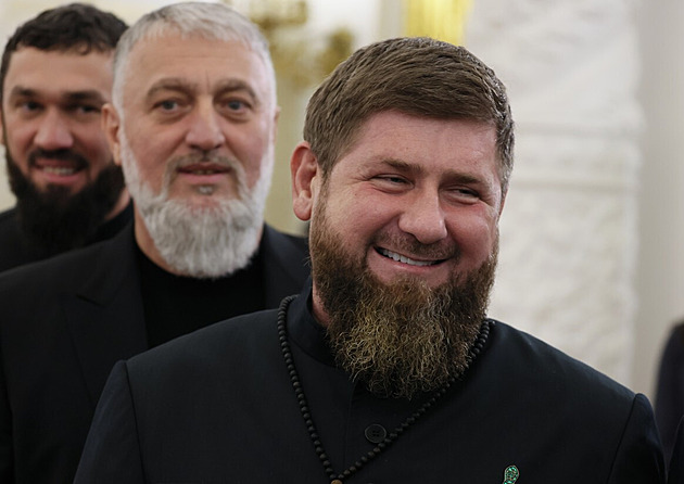 V Čečensku zbili novinářku, které Kadyrov hrozil smrtí, a oholili jí hlavu