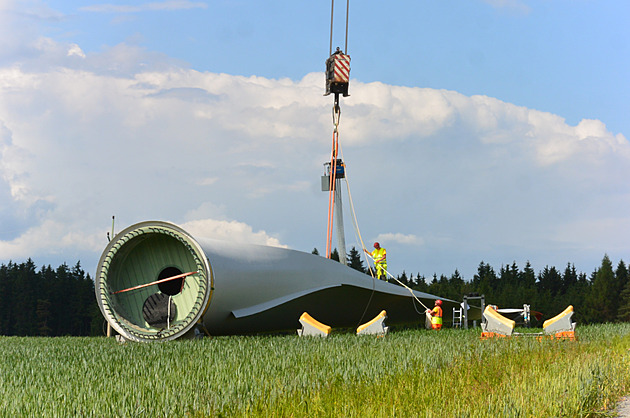 U Žipotína vyrostla největší větrná elektrárna, lopatky měla za pět hodin