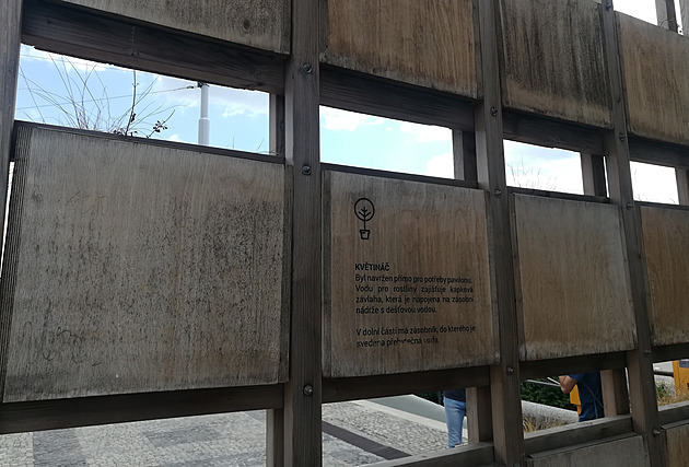 Zelená budka za půl milionu kvůli zanedbané údržbě chátrá, Brno ji dá pryč