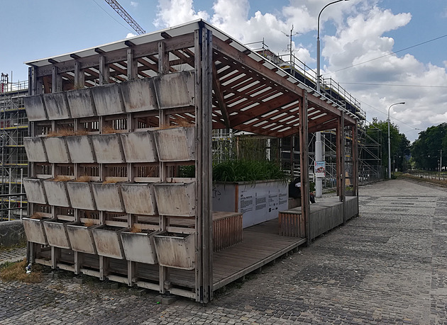 Zelená budka za půl milionu kvůli zanedbané údržbě chátrá, Brno ji dá pryč