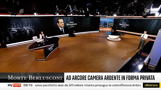 Tryzna za Berlusconiho. Italská televize se po jeho smrti přebarvila do černé