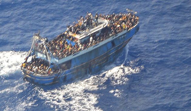 U Řecka našli po ztroskotání 79 mrtvých migrantů, na člunu jich mohly být stovky