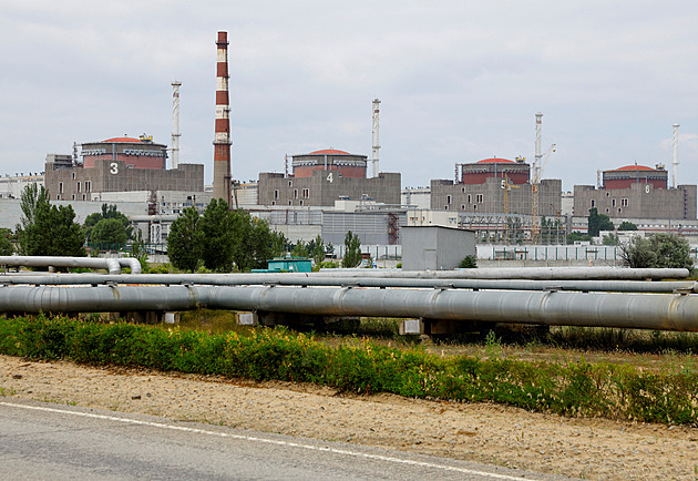 Rusko chystá útok na elektrárnu v Záporoží s únikem radiace, varuje Zelenskyj