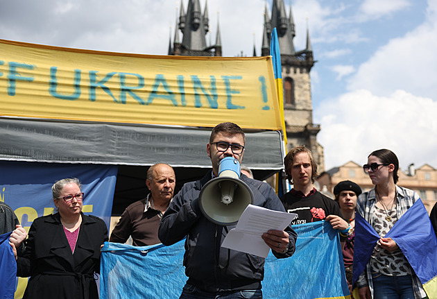 Cizince z EU, kteří napadli ukrajinské dobrovolníky v Praze, policie propustila