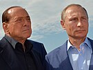Ruský prezident Vladimir Putin (vpravo) a bývalý italský premiér Silvio...