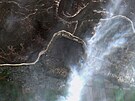 Satelitní snímek ukazuje stav vody v ece Dnpr u Záporoské jaderné elektrárny...