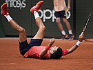 Novak Djokovi vítzí ve finále Roland Garros.