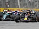 Max Verstappen krátce po startu v �ele Velké ceny Kanady