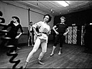 Zpvaka Eartha Kittová a James Dean na lekci tance. (1955)