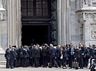 Itálie se louí se Silviem Berlusconim, ped milánským dómem ekají tisíce...