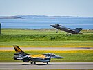 Letoun F-35 startuje ze zkladny Ørland v Norsku bhem cvien Arctic...