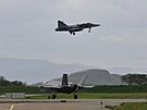 esk gripen nad zkladnou Ørland v Norsku bhem cvien Arctic Challenge...