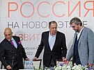 Ekonom a politolog Sergej Karaganov, ruský ministr zahranií Sergej Lavrov a...