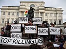 Lidé na protestu v Polsku bojující proti potratovým zákonm. Má jedny z...