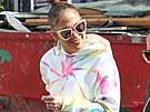 Jennifer Lopezová si vyrazila do posilovny v decentní barevné mikin.