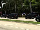 Trump vyrazil ve své kolon k federálnímu soudu v Miami