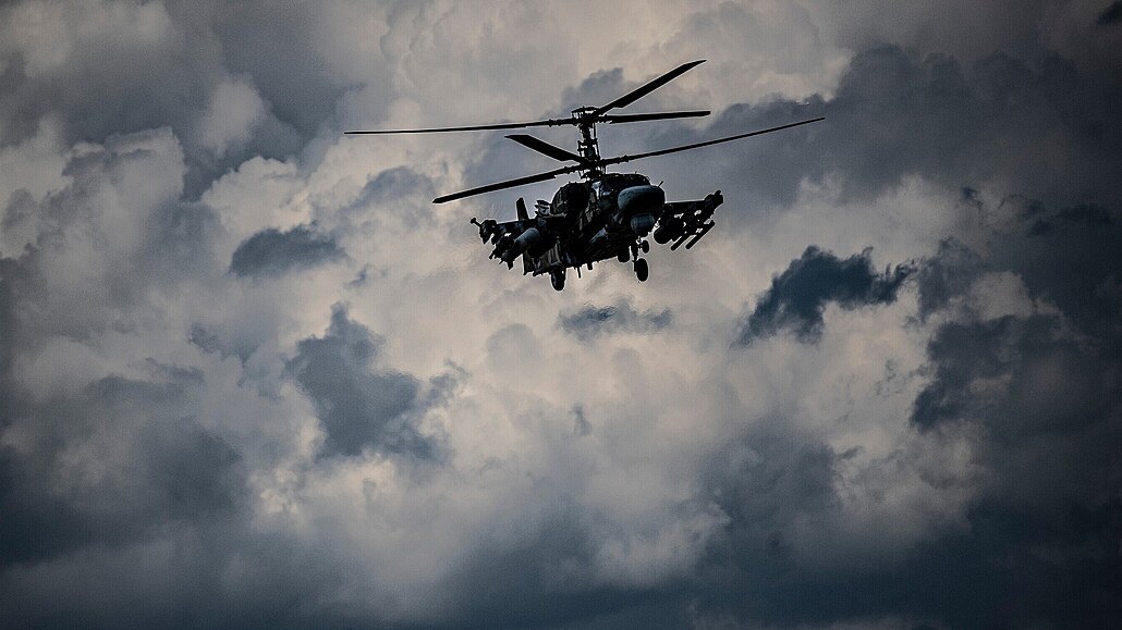 Ruský bojový vrtulník Kamov Ka-52 "Aligátor bhem nasazení na Ukrajin