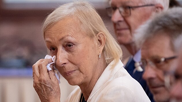 Dojat� Martina Navr�tilov� pot�, co obdr�ela  St��brnou medaili p�edsedy Sen�tu.