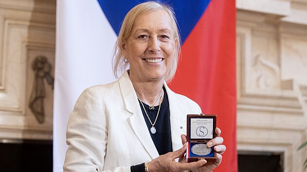 Martina Navrtilov obdrela  Stbrnou medaili pedsedy Sentu.