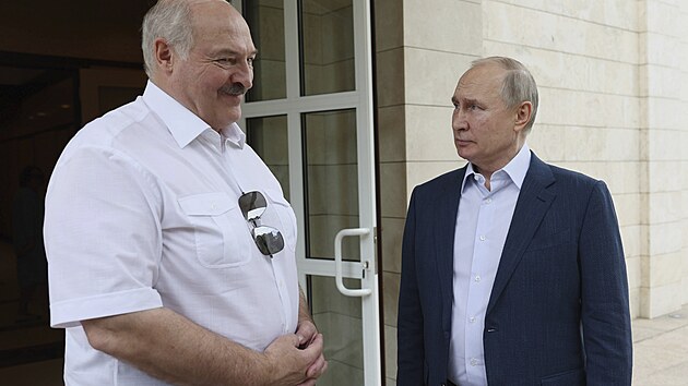 Blorusk prezident Alexandr Lukaenko a jeho rusk protjek Vladimir Putin v Soi (9. ervna 2023)
