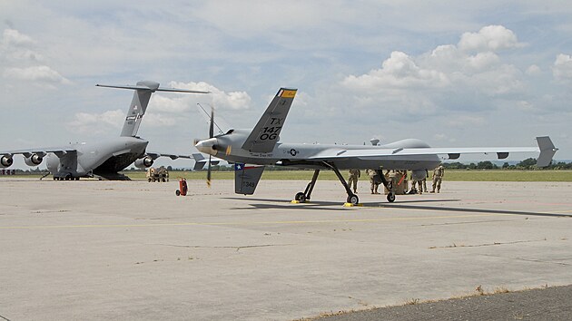 Americk bezpilotn letoun MQ-9 Reaper na letiti v Ostrav - Monov. (13. ervna 2023)
