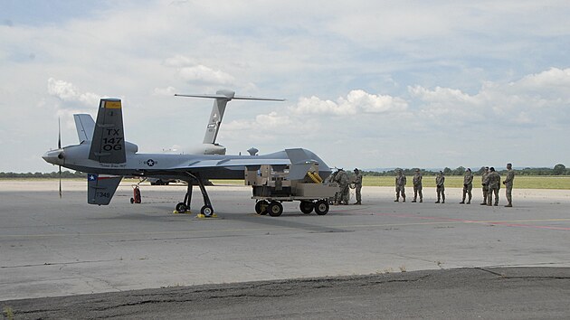 Americk bezpilotn letoun MQ-9 Reaper na letiti v Ostrav - Monov. (13. ervna 2023)