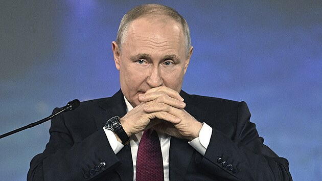 Ruský prezident Vladimir Putin na mezinárodním ekonomickém fóru v Petrohradě (16. června 2023)
