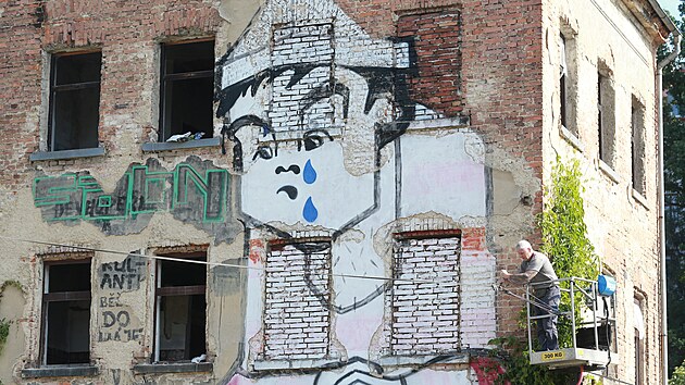 Zan demolice zpustlho domu v centru Liberce.