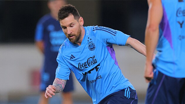 Trnink argentinskch fotbalist v n: Lionel Messi ped ppravnm zpasem v Pekingu.