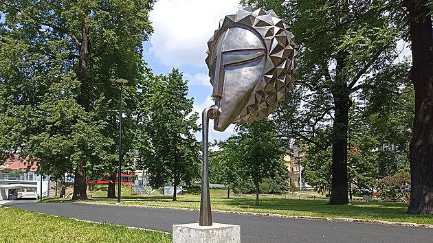 Pamtnk neznm astronautky stoj v parku Dukelsk. Jeho autorem je Ondej Svoboda.