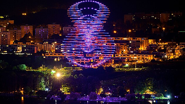 Brn�nsk� firma Spectrum Production se v�nuje dronov�m show, kter�mi boduje i za �esk�mi hranicemi.